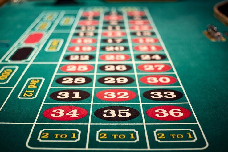 Antarmuka aplikasi mobile kingslot96 menampilkan pasar Liga 1 dan permainan slot